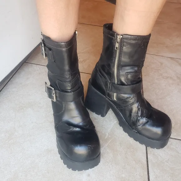 vtg 90s goth punk buckle lug sole platform combat boots black faux leather 9