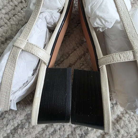 VTG Salvatore Ferragamo Slingback Cream White Sandals