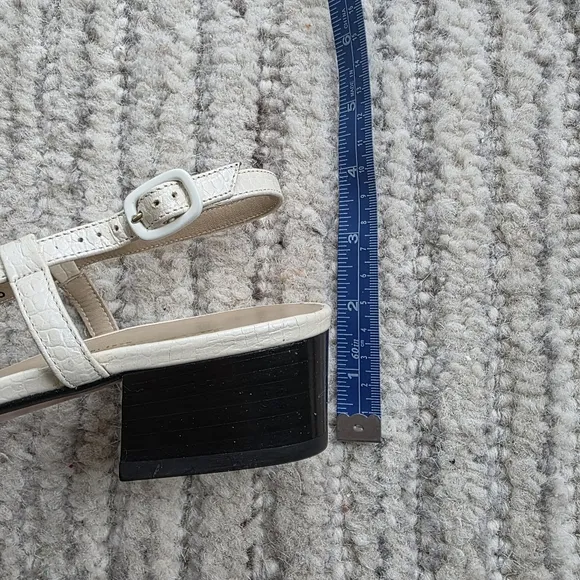 VTG Salvatore Ferragamo Slingback Cream White Sandals
