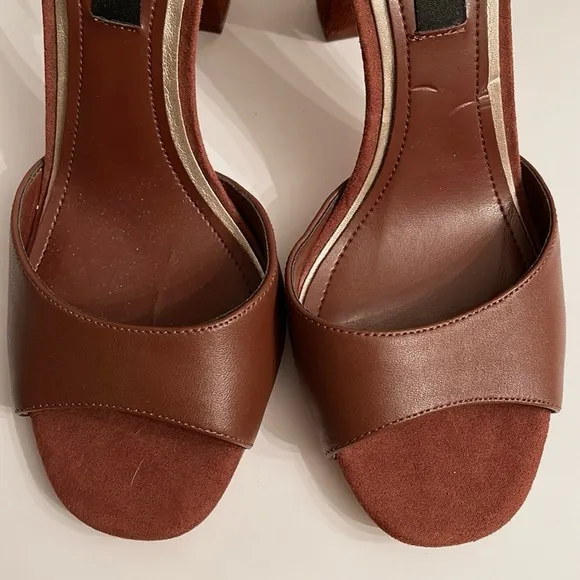 WHBM SUEDE TASSEL CHUNKY HEELS