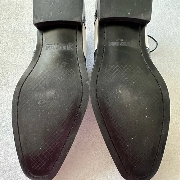 Wing-Tip Oxford Men’s Leather Dress Shoes by Stacy Adams. Size 10.5