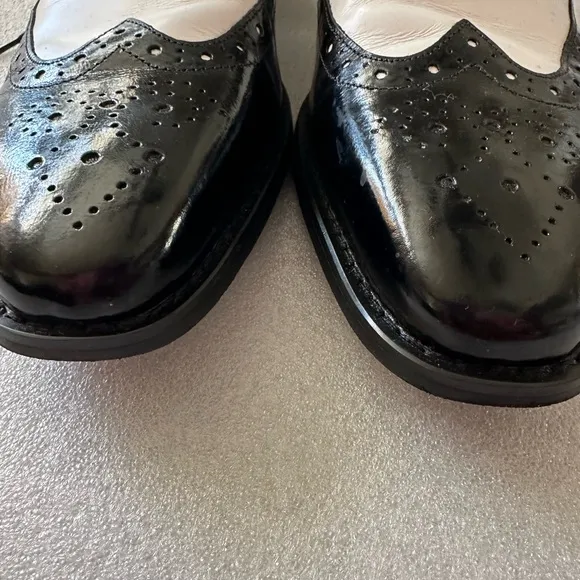 Wing-Tip Oxford Men’s Leather Dress Shoes by Stacy Adams. Size 10.5