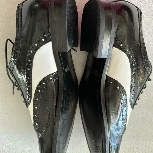 Wing-Tip Oxford Men’s Leather Dress Shoes by Stacy Adams. Size 10.5