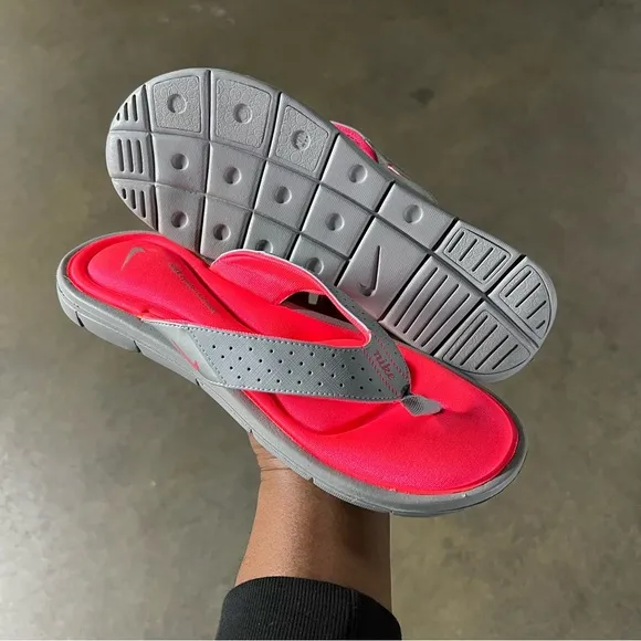 WMNS NIKE COMFORT THONG SILVER GREY HOT NEON PINKS FOOTBEDS FOOT BED FOOTBED NWB