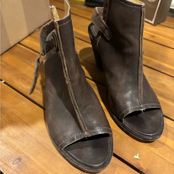 Women's Frye Brown Open-Toe Leather Sandals