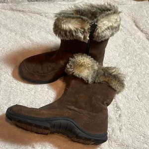 Women’s L.L. Bean, faux  fur lined  leather boots size 6 M