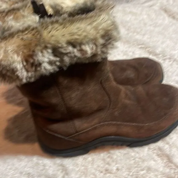 Women’s L.L. Bean, faux  fur lined  leather boots size 6 M