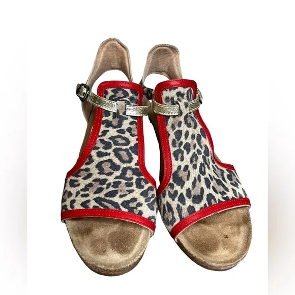 Women's Naot Fiona Cheetah/Kiss Red/Radiant Gold Suede/Leather Size 40/US 9