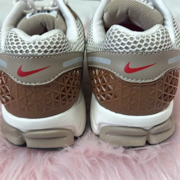 Women’s Nike Zoom Vomero 5 casual shoes 7.5