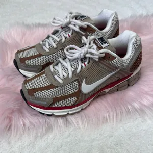 Women’s Nike Zoom Vomero 5 casual shoes 7.5
