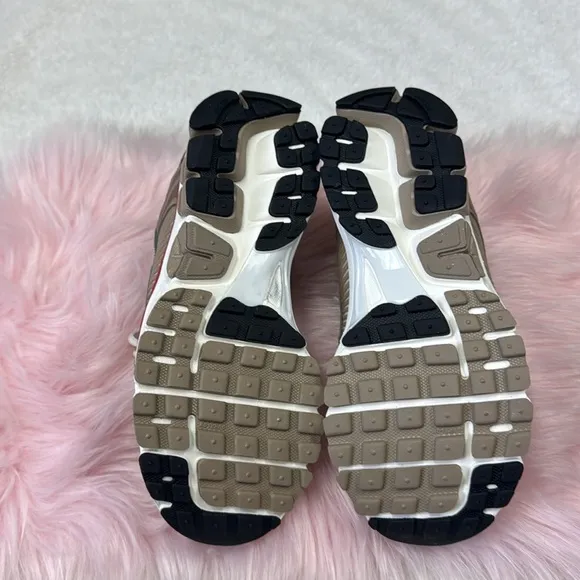 Women’s Nike Zoom Vomero 5 casual shoes 7.5