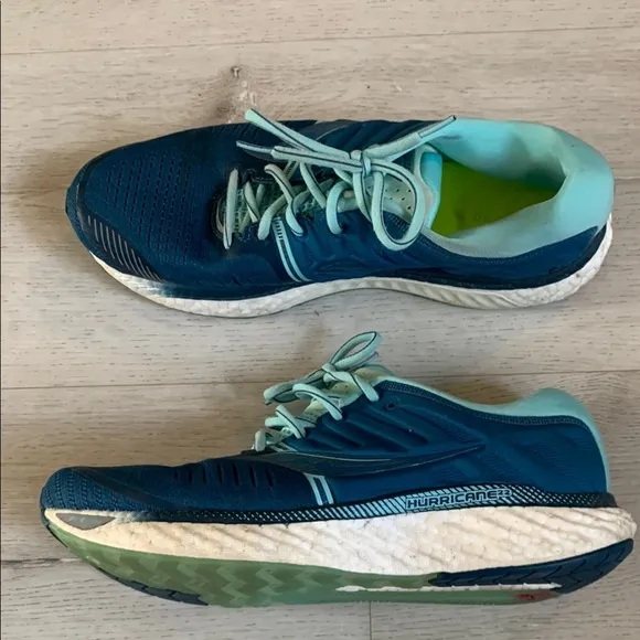 Women's Saucony Hurricane 22 Running Sneakers