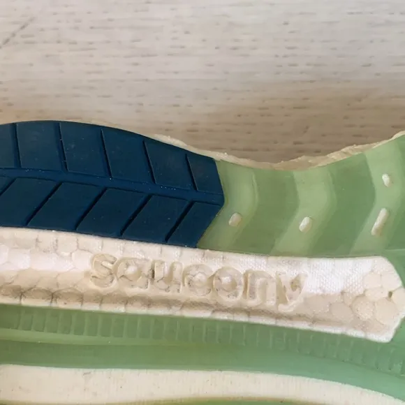Women's Saucony Hurricane 22 Running Sneakers