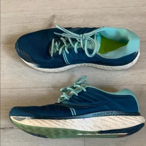 Women's Saucony Hurricane 22 Running Sneakers