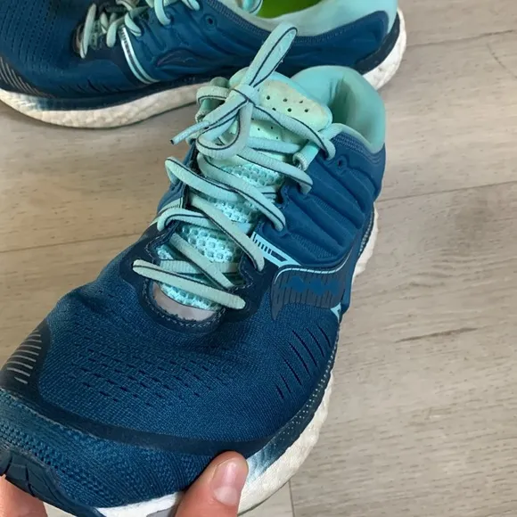 Women's Saucony Hurricane 22 Running Sneakers
