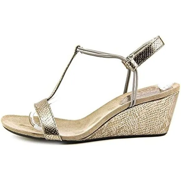 Womens SC35 Mulan T-Strap Wedge Sandals, New Pewter