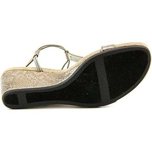 Womens SC35 Mulan T-Strap Wedge Sandals, New Pewter
