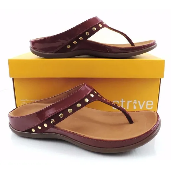 Women's Shoes Strive Tee Toe Post Sandal Walking Comfort Tawny Port Red Size 7.5