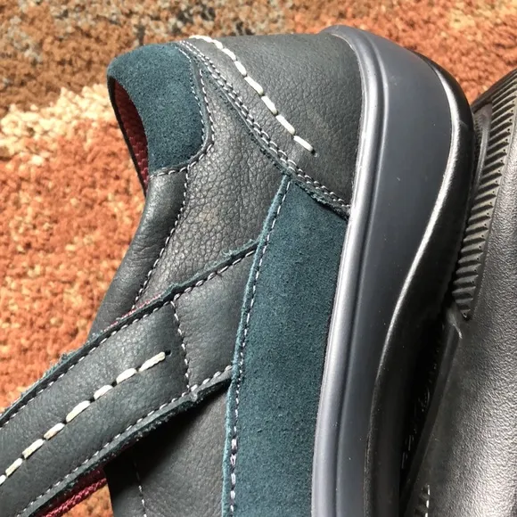 Women’s size 9.5D wide ORTHOFEET 863 ATHENS MARY JANE blue leather upper