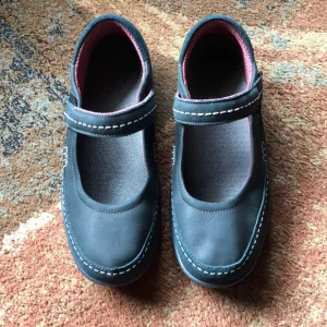 Women’s size 9.5D wide ORTHOFEET 863 ATHENS MARY JANE blue leather upper