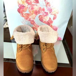 Women's Timberland Authentics Waterproof Roll-Top Boot size 6