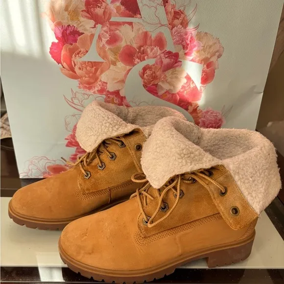 Women's Timberland Authentics Waterproof Roll-Top Boot size 6