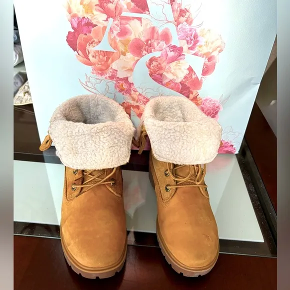Women's Timberland Authentics Waterproof Roll-Top Boot size 6