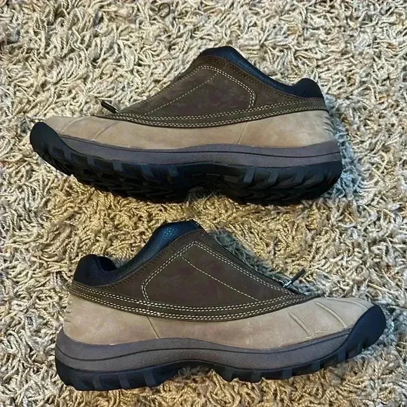 Women’s Timberland Canard Low top waterproof leather zip front boots size 9.5