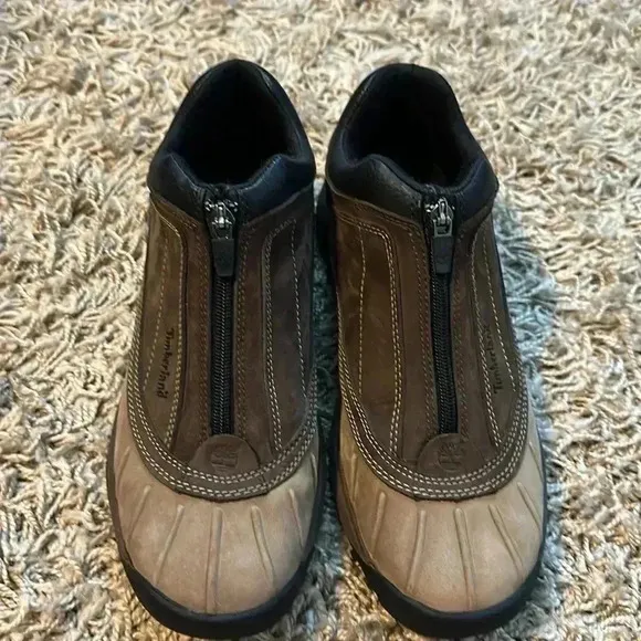 Women’s Timberland Canard Low top waterproof leather zip front boots size 9.5