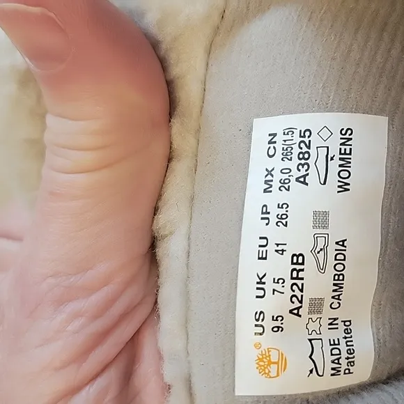 Worn for one hour!  Timberland Mabel Town boot!  size 9.5 boots in taupe.