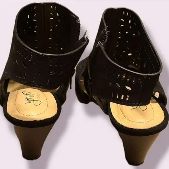 Y-NOT womens open toe wedge heel black sandals NWT 8.5 M