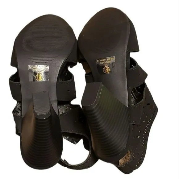 Y-NOT womens open toe wedge heel black sandals NWT 8.5 M