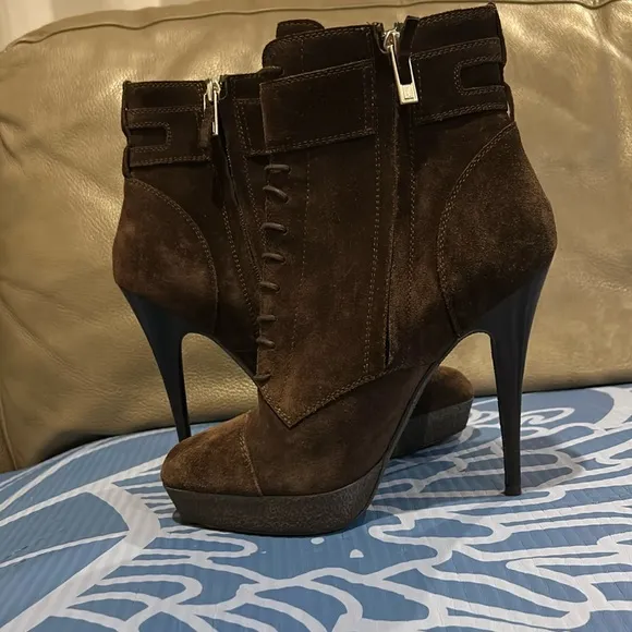 Yves Saint Laurent Brown Lace-Up Boots with Stiletto Heel #yslboots #ysl