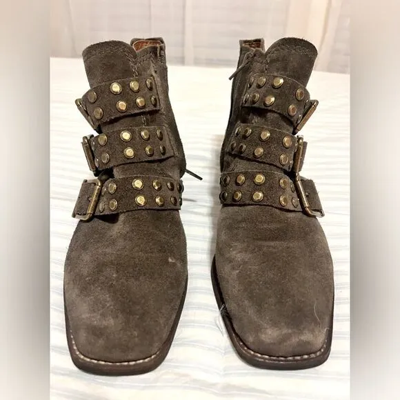 Zodiac Adele Suede Olive bootie boots! Like New!!! Size 7