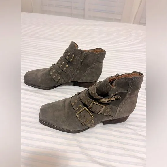 Zodiac Adele Suede Olive bootie boots! Like New!!! Size 7