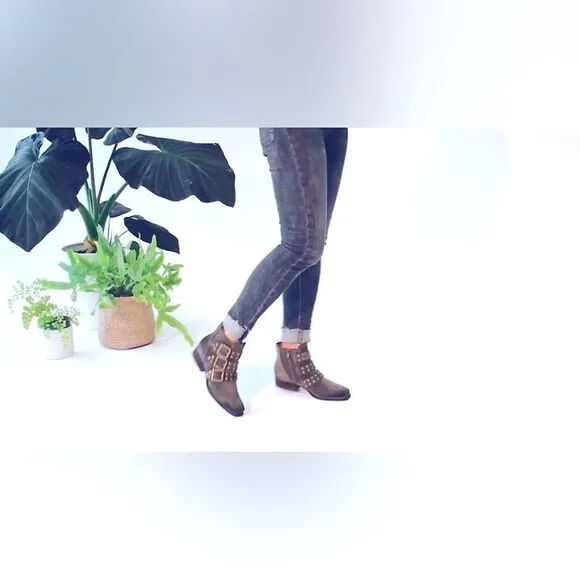 Zodiac Adele Suede Olive bootie boots! Like New!!! Size 7