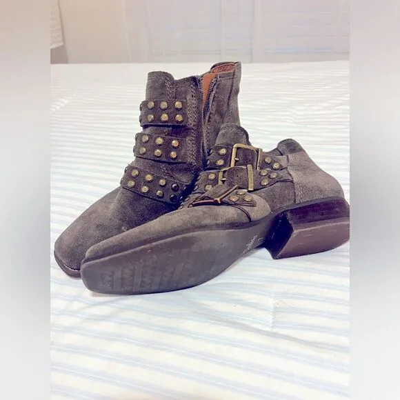 Zodiac Adele Suede Olive bootie boots! Like New!!! Size 7