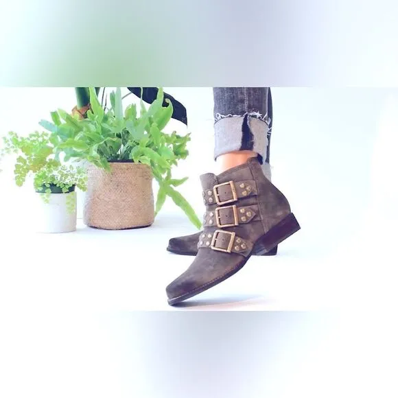 Zodiac Adele Suede Olive bootie boots! Like New!!! Size 7