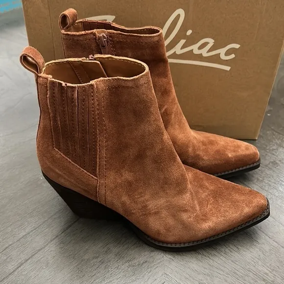 Zodiac Boots Robyn Cognac Suede Heeled Ankle Booties