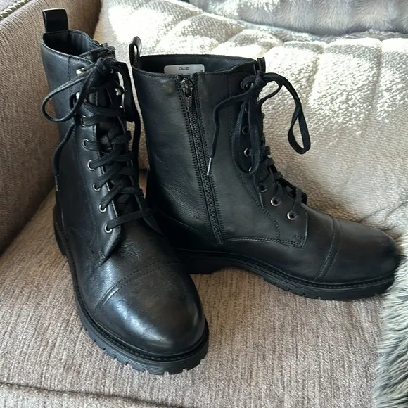 Zodiac Women's Bruna Lace-Up Combat Boots size 9.